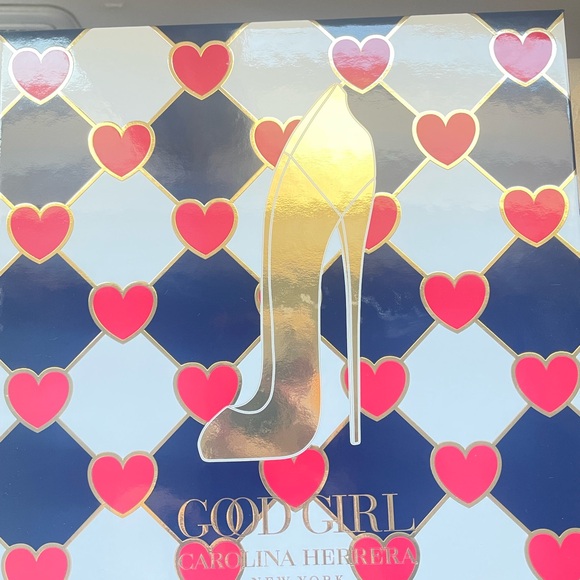 Carolina Herrera Good Girl Perfume Set - Black and Gold - Picture 3 of 3